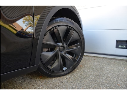 Tesla-Model Y