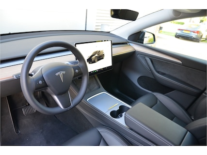 Tesla-Model Y