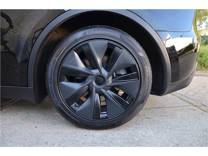 Tesla-Model Y