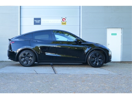 Tesla-Model Y