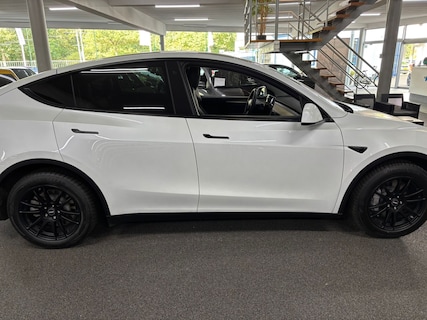 Tesla-Model Y