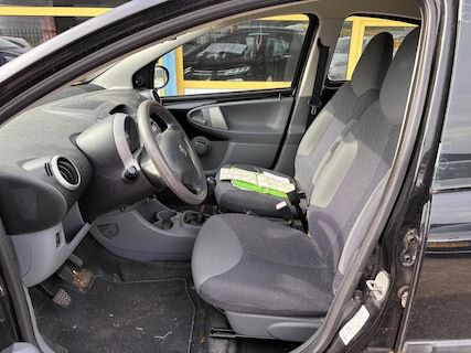 Peugeot-107