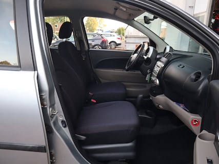 Daihatsu-Sirion