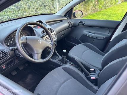 Peugeot-206