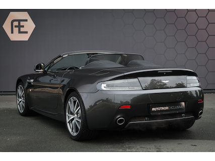 Aston Martin-V8 Vantage