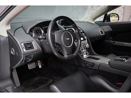 Aston Martin-V8 Vantage