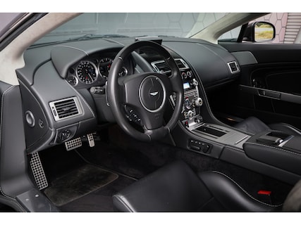 Aston Martin-V8 Vantage