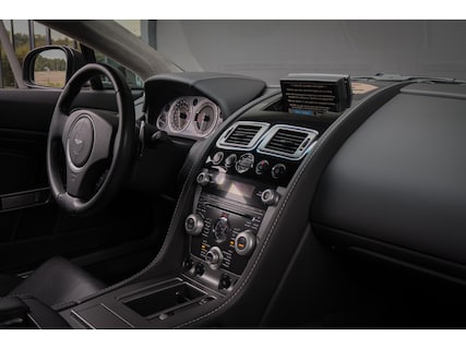 Aston Martin-V8 Vantage
