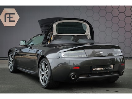 Aston Martin-V8 Vantage