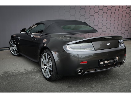 Aston Martin-V8 Vantage