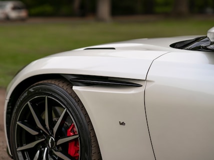 Aston Martin-DB11