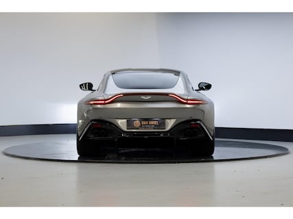 Aston Martin-V8 Vantage