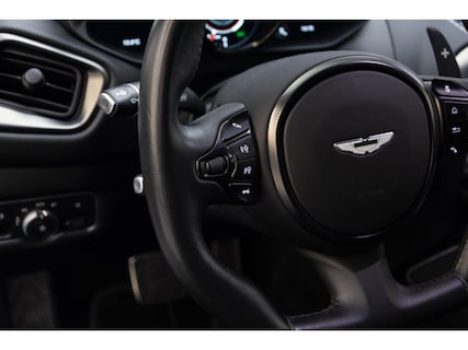 Aston Martin-V8 Vantage