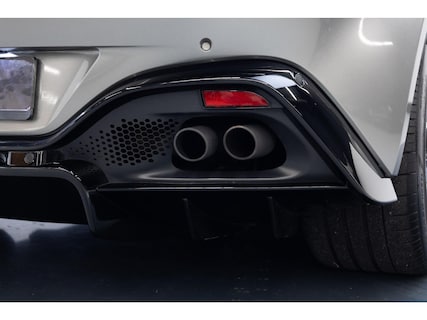 Aston Martin-V8 Vantage