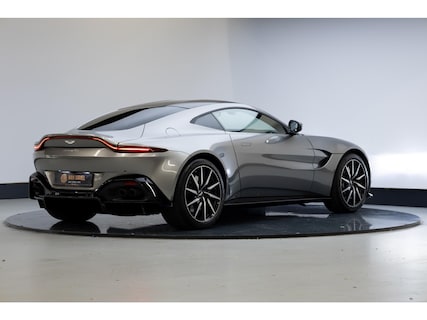 Aston Martin-V8 Vantage