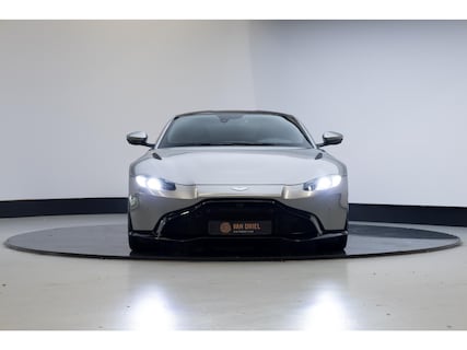 Aston Martin-V8 Vantage