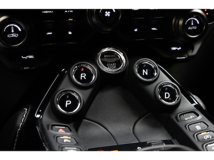 Aston Martin-V8 Vantage