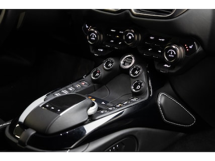 Aston Martin-V8 Vantage