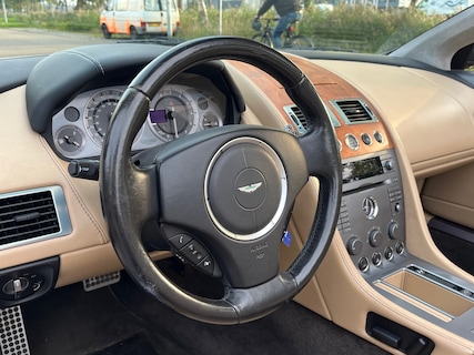 Aston Martin-DB9