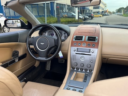 Aston Martin-DB9