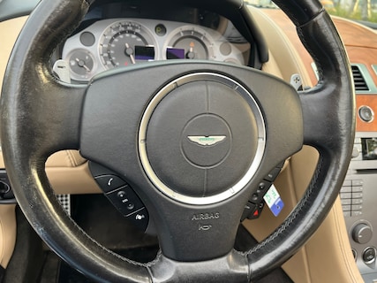 Aston Martin-DB9