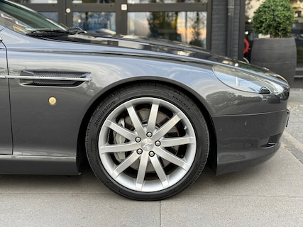 Aston Martin-DB9