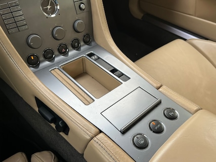 Aston Martin-DB9