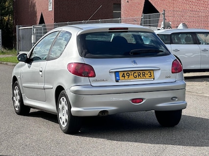 Peugeot-206
