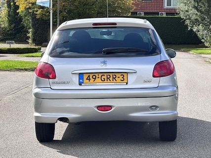 Peugeot-206