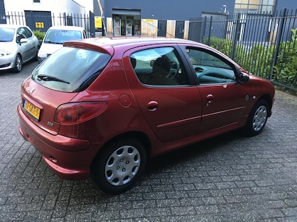 Peugeot-206