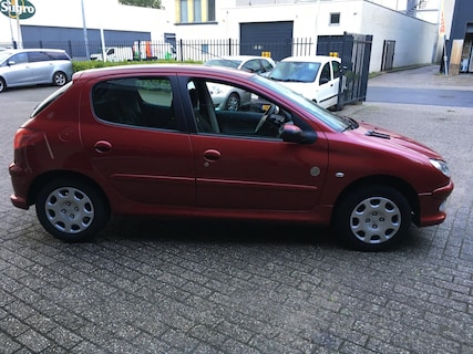 Peugeot-206