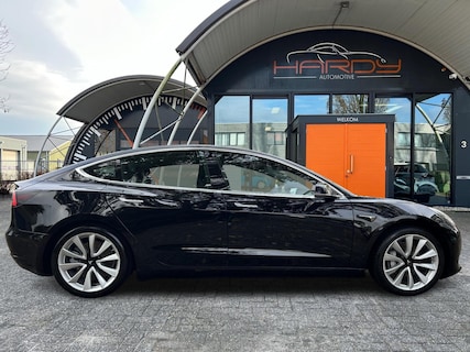 Tesla-Model 3