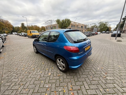 Peugeot-206