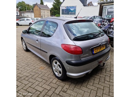 Peugeot-206