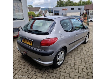 Peugeot-206