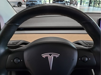 Tesla-Model 3