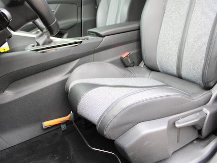 Peugeot-5008