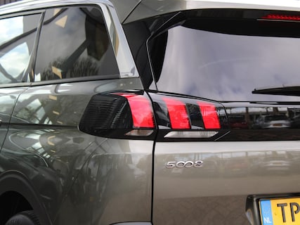 Peugeot-5008