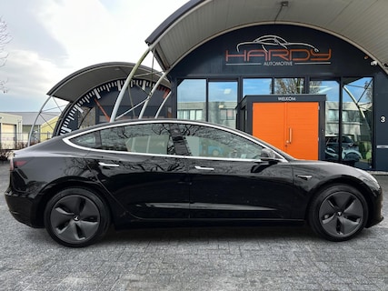 Tesla-Model 3