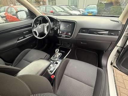 Mitsubishi-Outlander