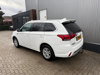 Mitsubishi-Outlander
