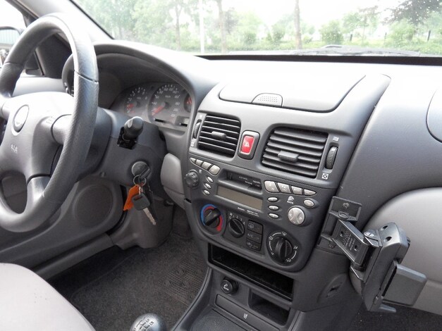 Nissan-Almera