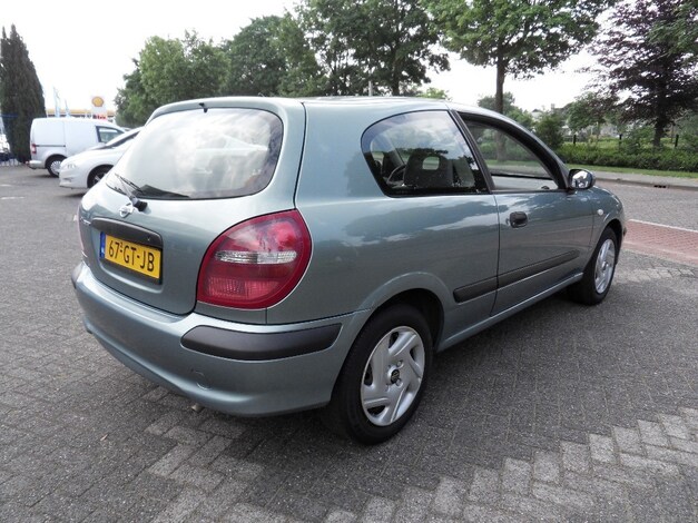 Nissan-Almera