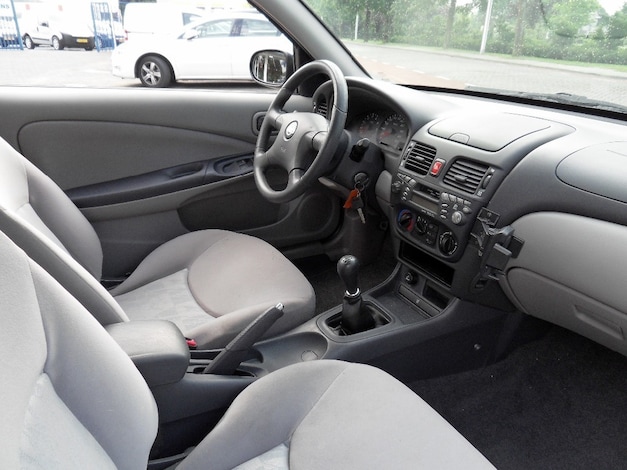 Nissan-Almera