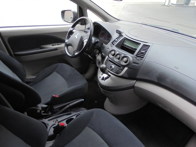 Mitsubishi-Grandis