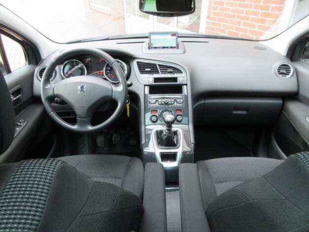 Peugeot-5008