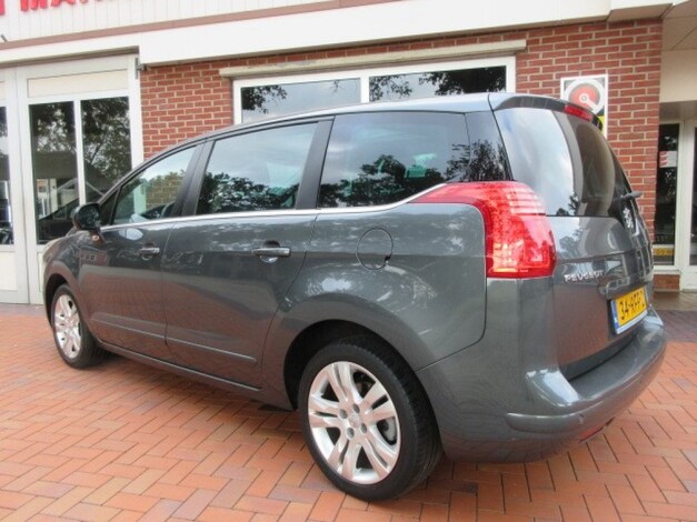 Peugeot-5008
