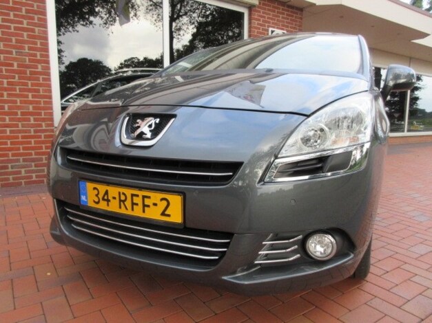 Peugeot-5008