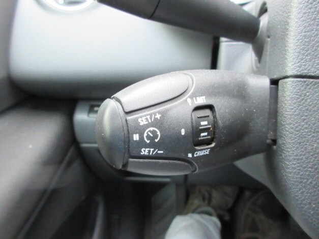 Peugeot-5008