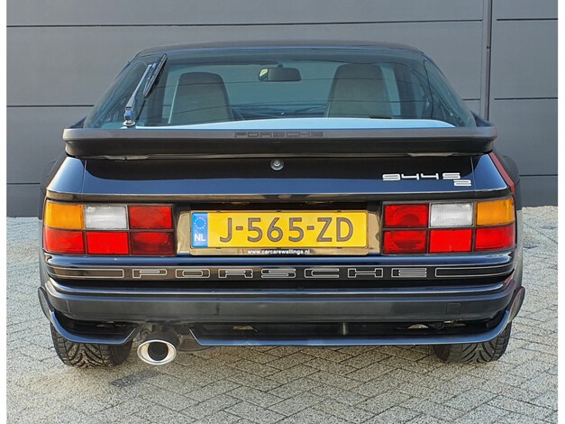 Porsche-944
